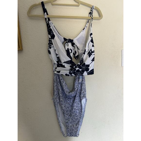 Lands' End Women's Long Wrap Monokini High Leg One Piece Swimsuit - Picture 2 of 5